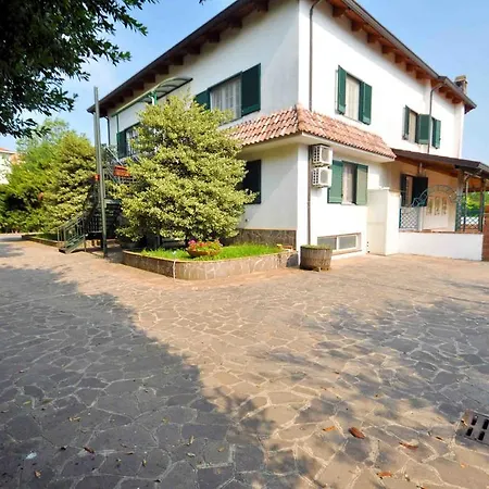Lucia Aurora Villa